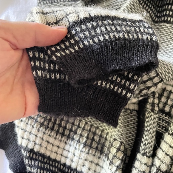 YIGAL AZROUEL 100% Baby Alpaca Jacquard Knit Cardigan Sweater Size XS/S - Picture 10 of 14